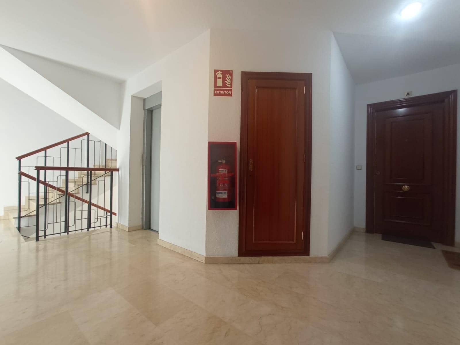 2 bedroom Flat for rent in Granada city with pool garage - € 850 (Ref: 6636485)