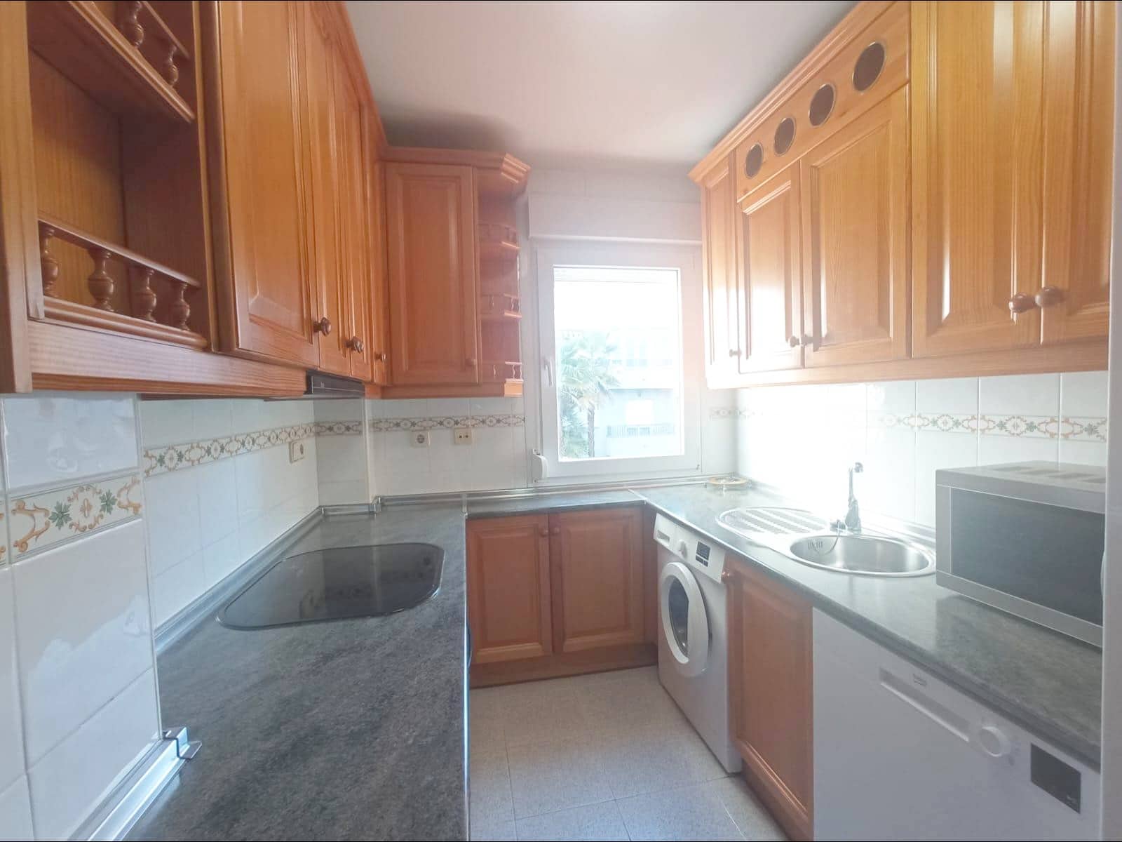 2 bedroom Flat for rent in Granada city with pool garage - € 850 (Ref: 6636485)