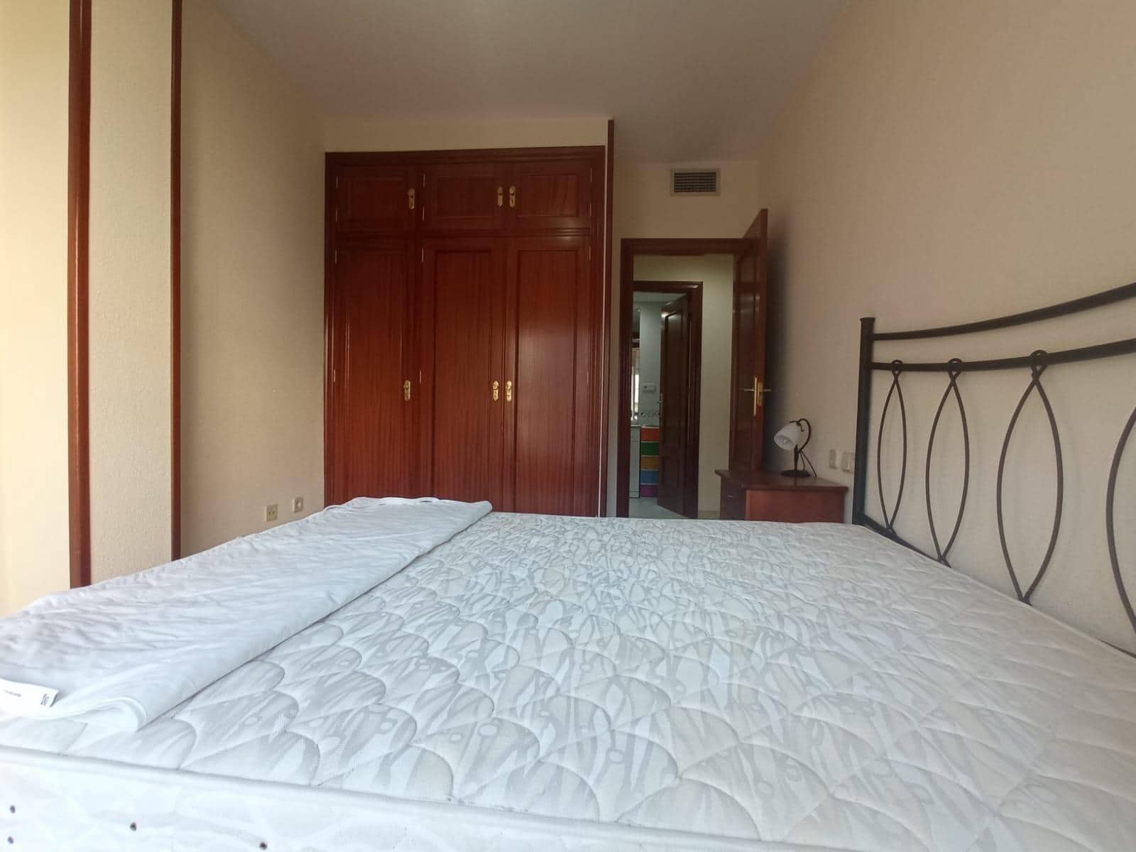 2 bedroom Flat for rent in Granada city with pool garage - € 850 (Ref: 6636485)