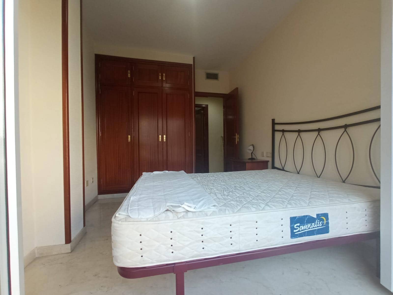 2 bedroom Flat for rent in Granada city with pool garage - € 850 (Ref: 6636485)