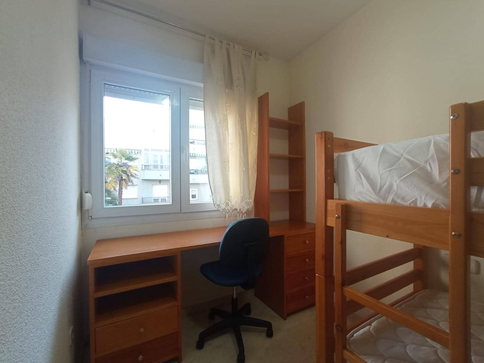 2 bedroom Flat for rent in Granada city with pool garage - € 850 (Ref: 6636485)