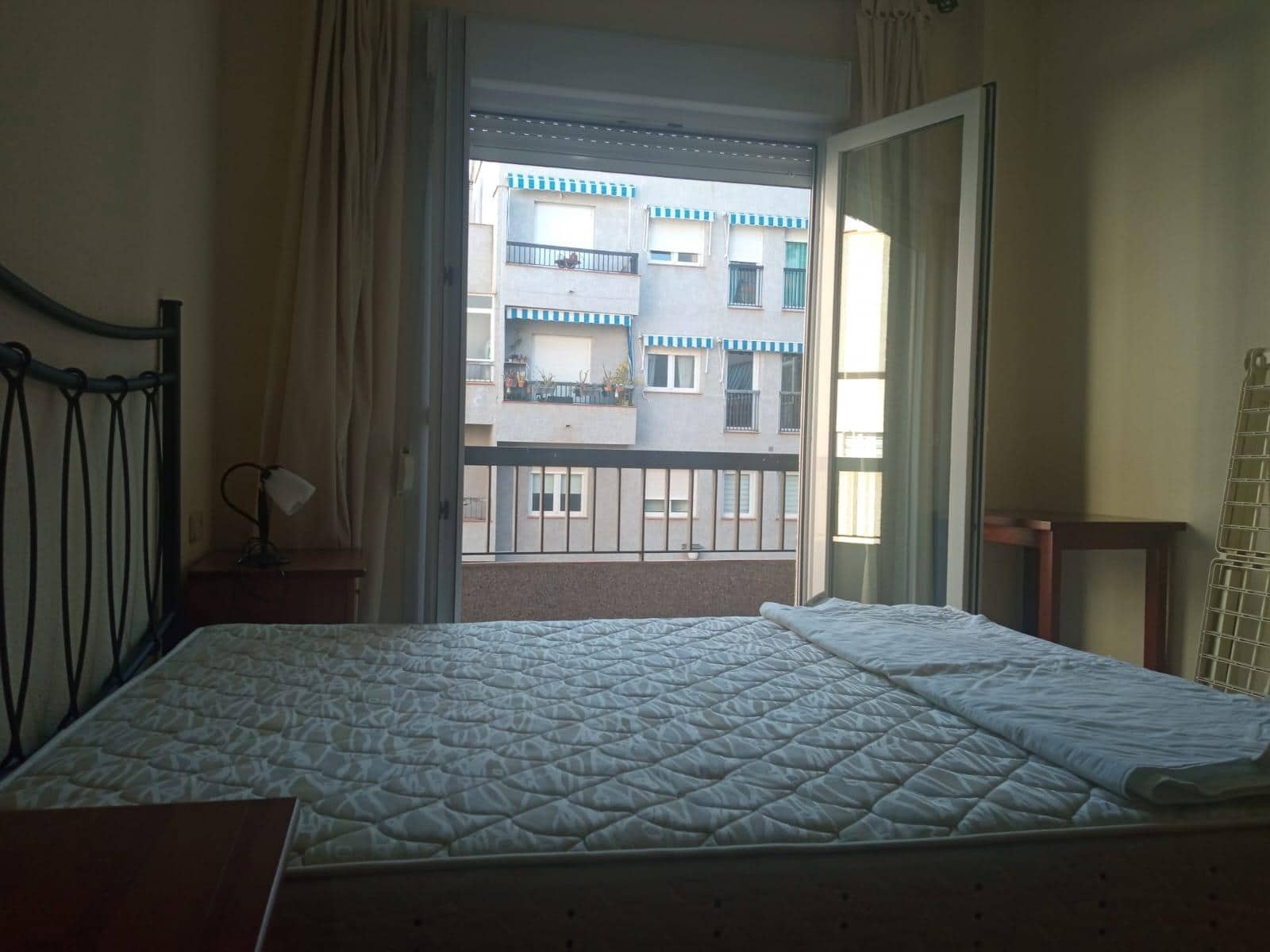 2 bedroom Flat for rent in Granada city with pool garage - € 850 (Ref: 6636485)