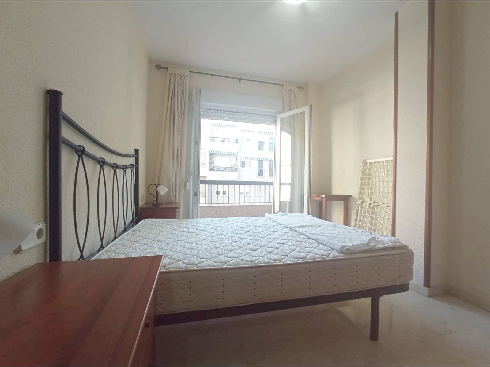 2 bedroom Flat for rent in Granada city with pool garage - € 850 (Ref: 6636485)