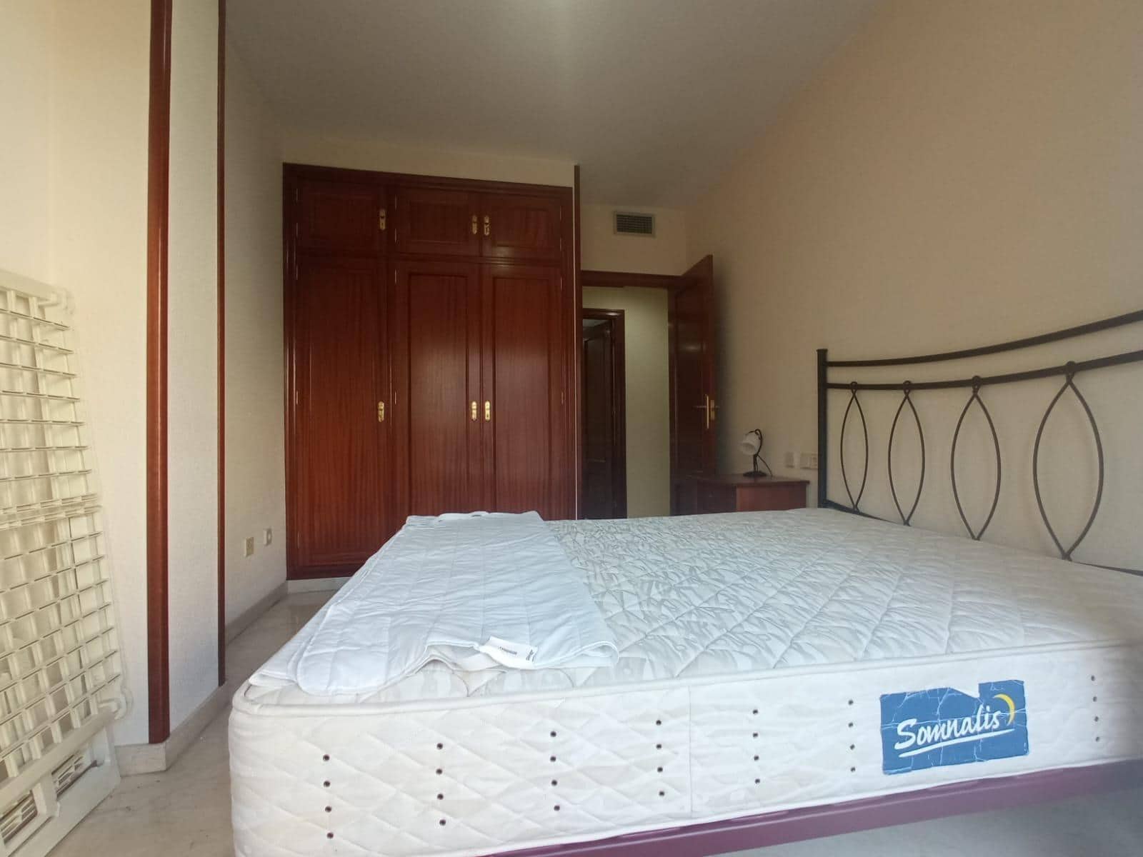 2 bedroom Flat for rent in Granada city with pool garage - € 850 (Ref: 6636485)