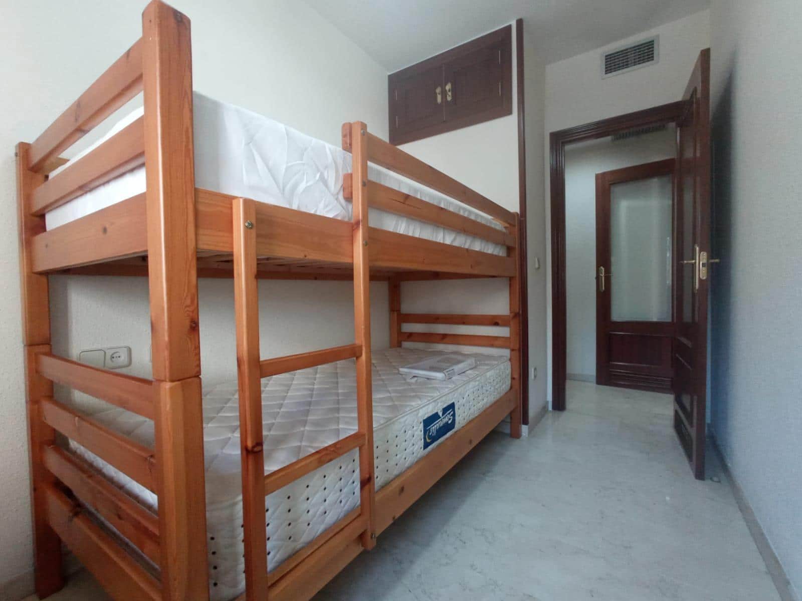 2 bedroom Flat for rent in Granada city with pool garage - € 850 (Ref: 6636485)