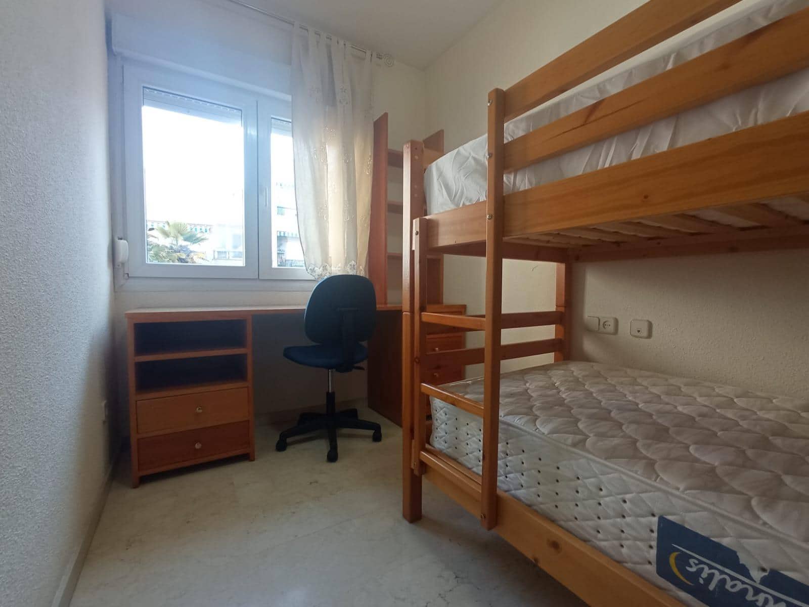 2 bedroom Flat for rent in Granada city with pool garage - € 850 (Ref: 6636485)