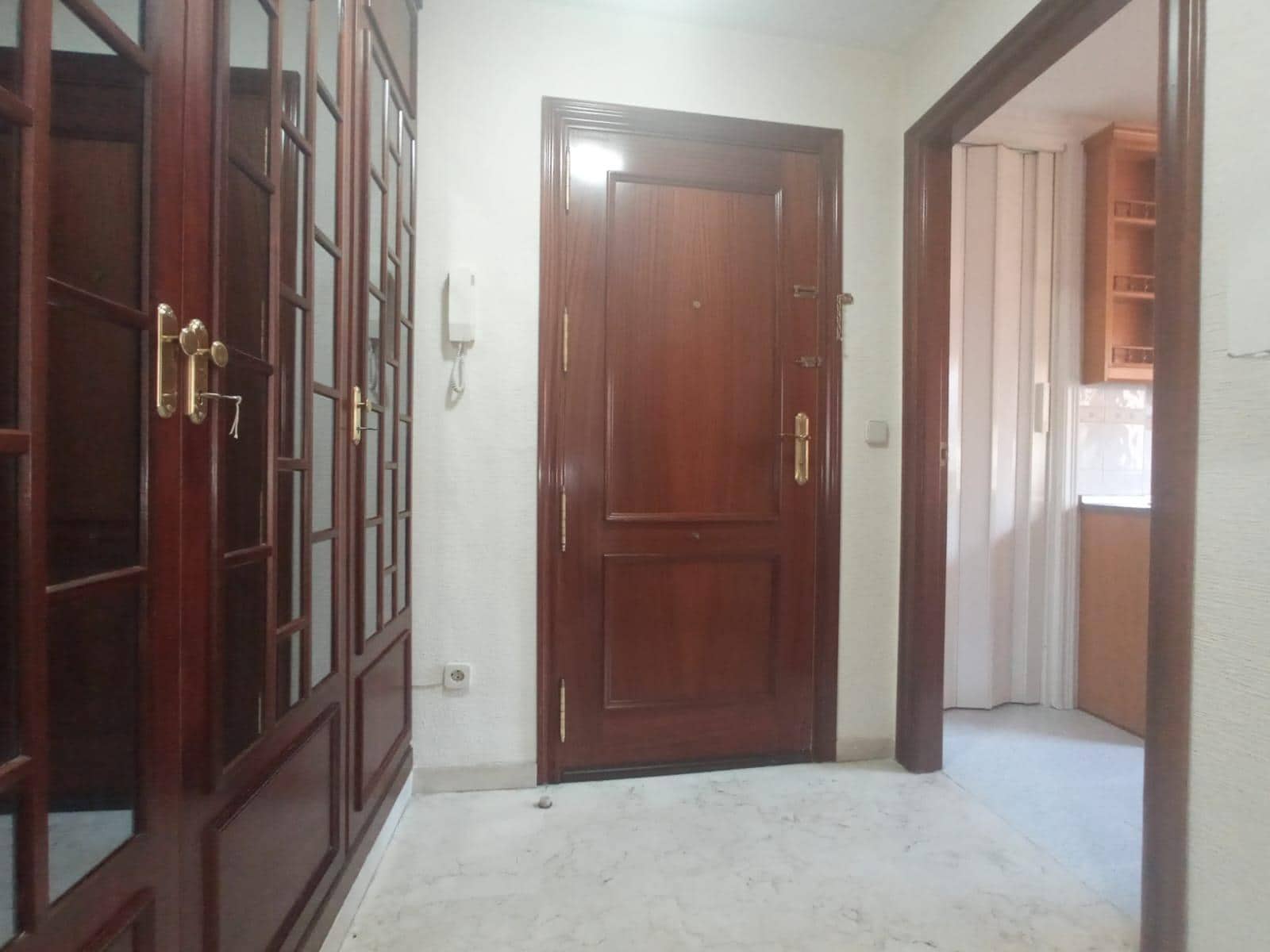 2 bedroom Flat for rent in Granada city with pool garage - € 850 (Ref: 6636485)