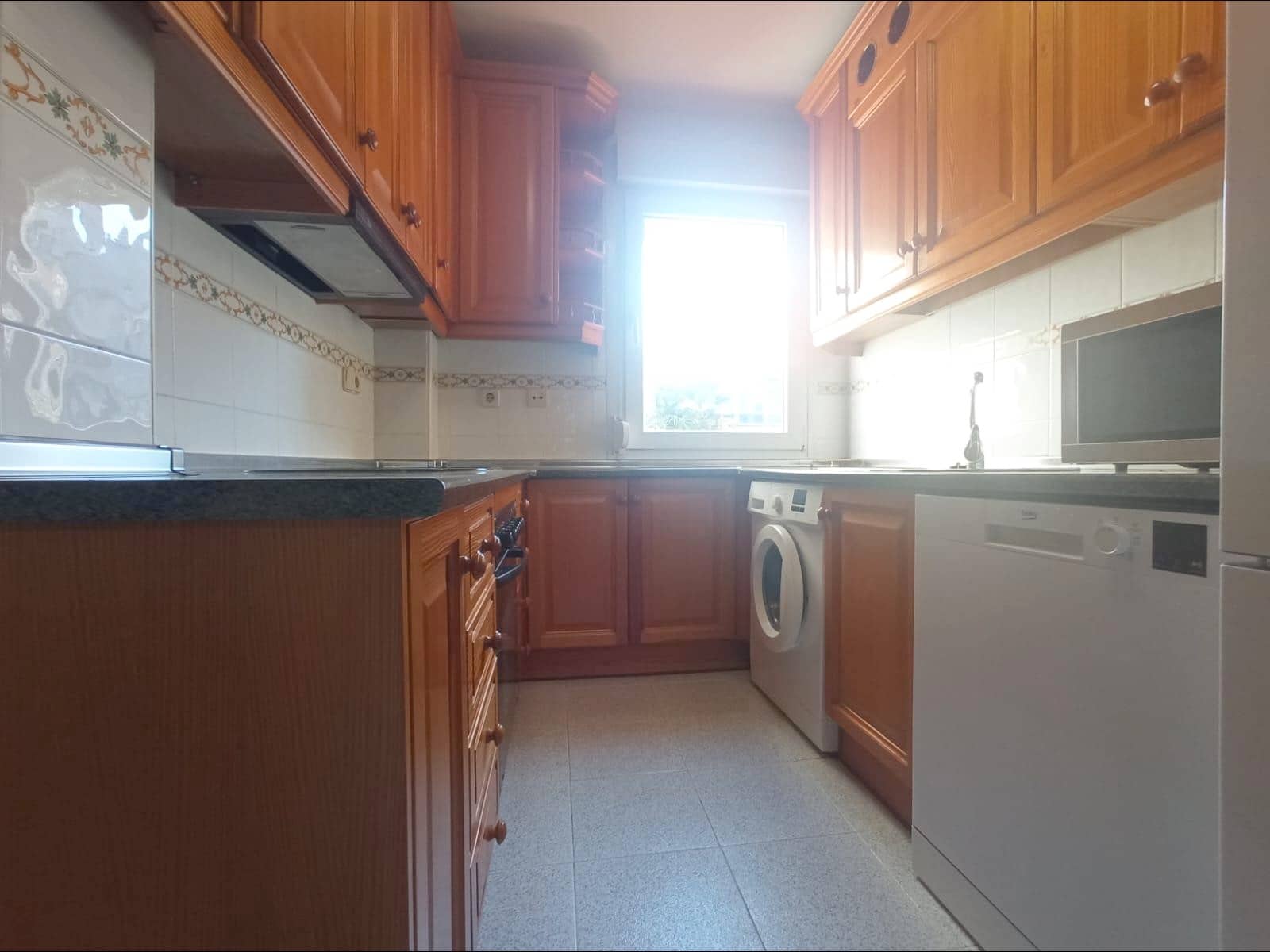 2 bedroom Flat for rent in Granada city with pool garage - € 850 (Ref: 6636485)