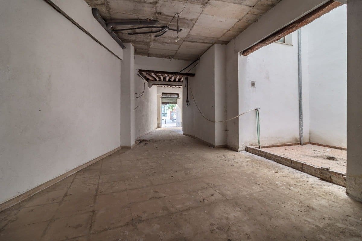 Kommersiell till salu i Granada stad - 250 000 € (Ref: 7246338)
