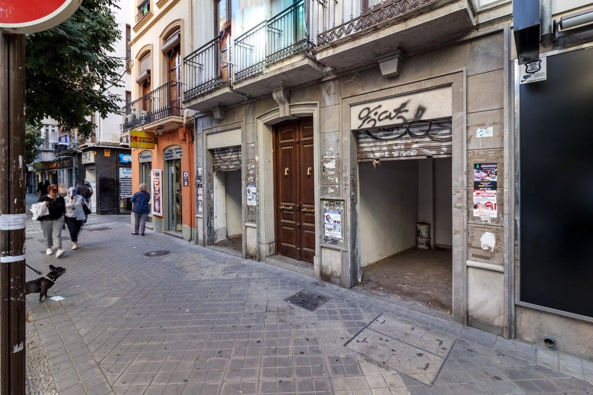Kommersiell till salu i Granada stad - 250 000 € (Ref: 7246338)