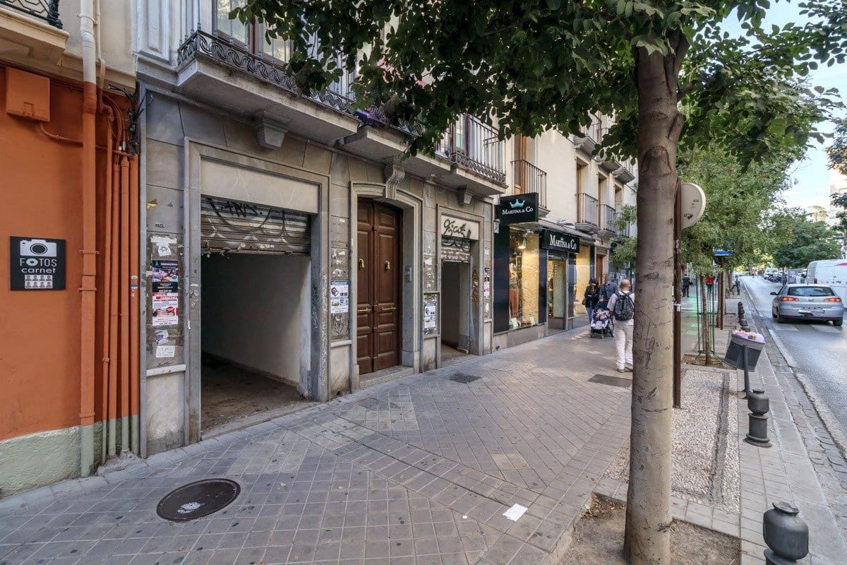Kommersiell till salu i Granada stad - 250 000 € (Ref: 7246338)