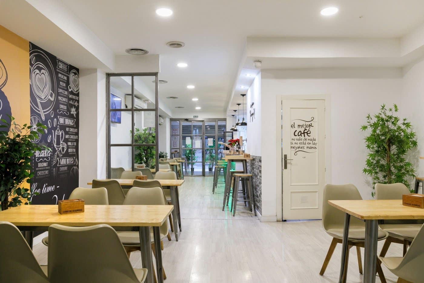 Commercial for sale in Granada city - € 360,000 (Ref: 7246354)