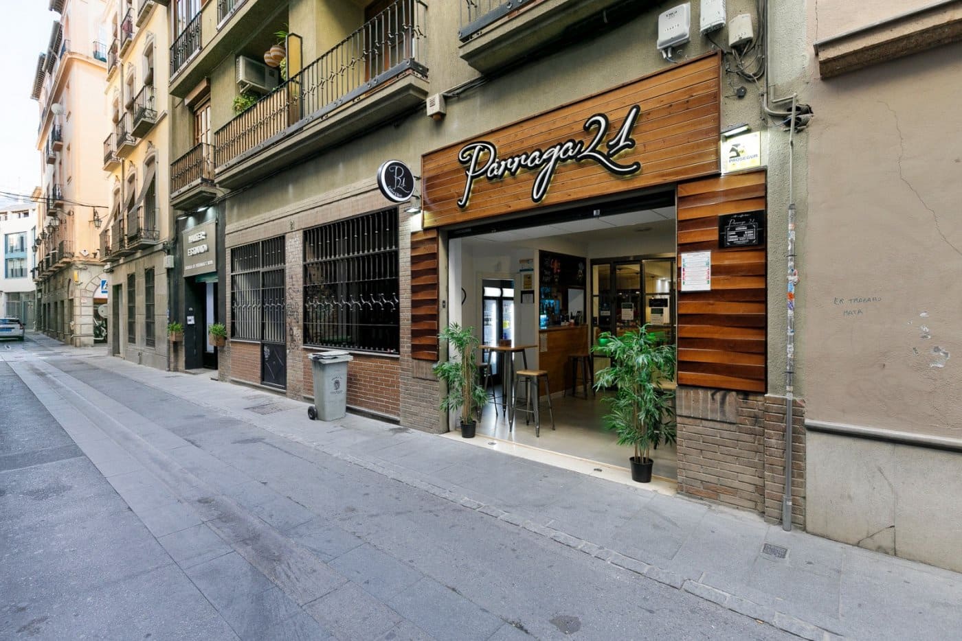 Commercial for sale in Granada city - € 360,000 (Ref: 7246354)