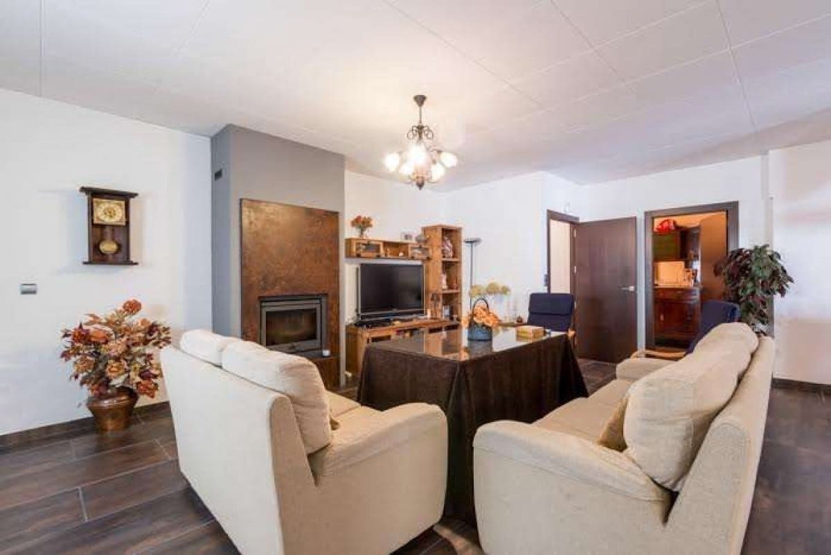 5 bedroom Villa for sale in Gojar with pool garage - € 950,000 (Ref: 7649258)