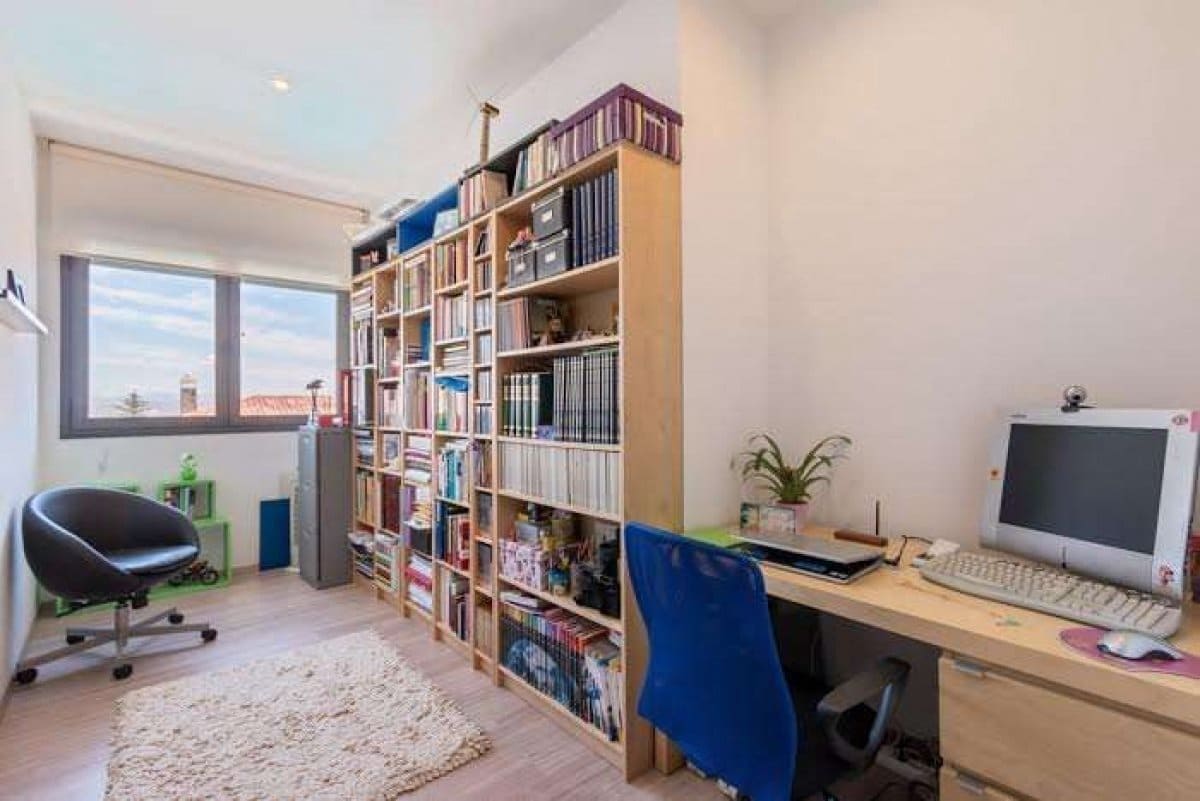 5 bedroom Villa for sale in Gojar with pool garage - € 950,000 (Ref: 7649258)