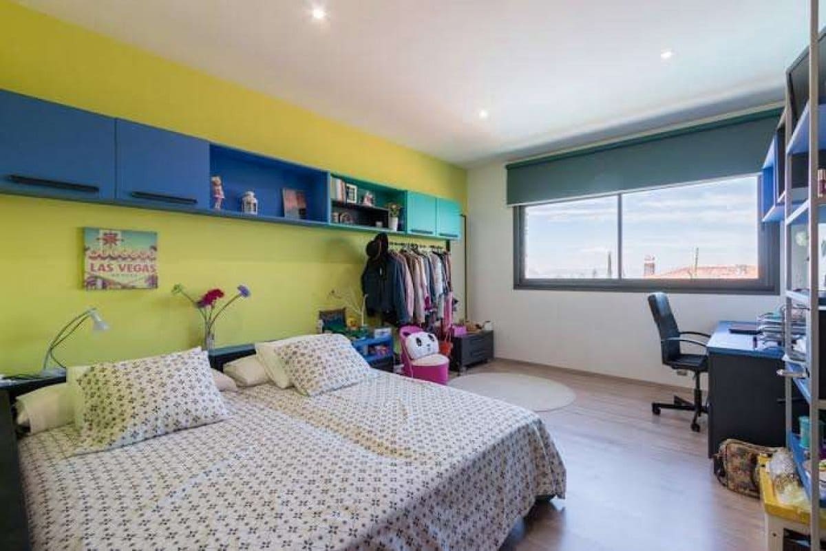 5 bedroom Villa for sale in Gojar with pool garage - € 950,000 (Ref: 7649258)