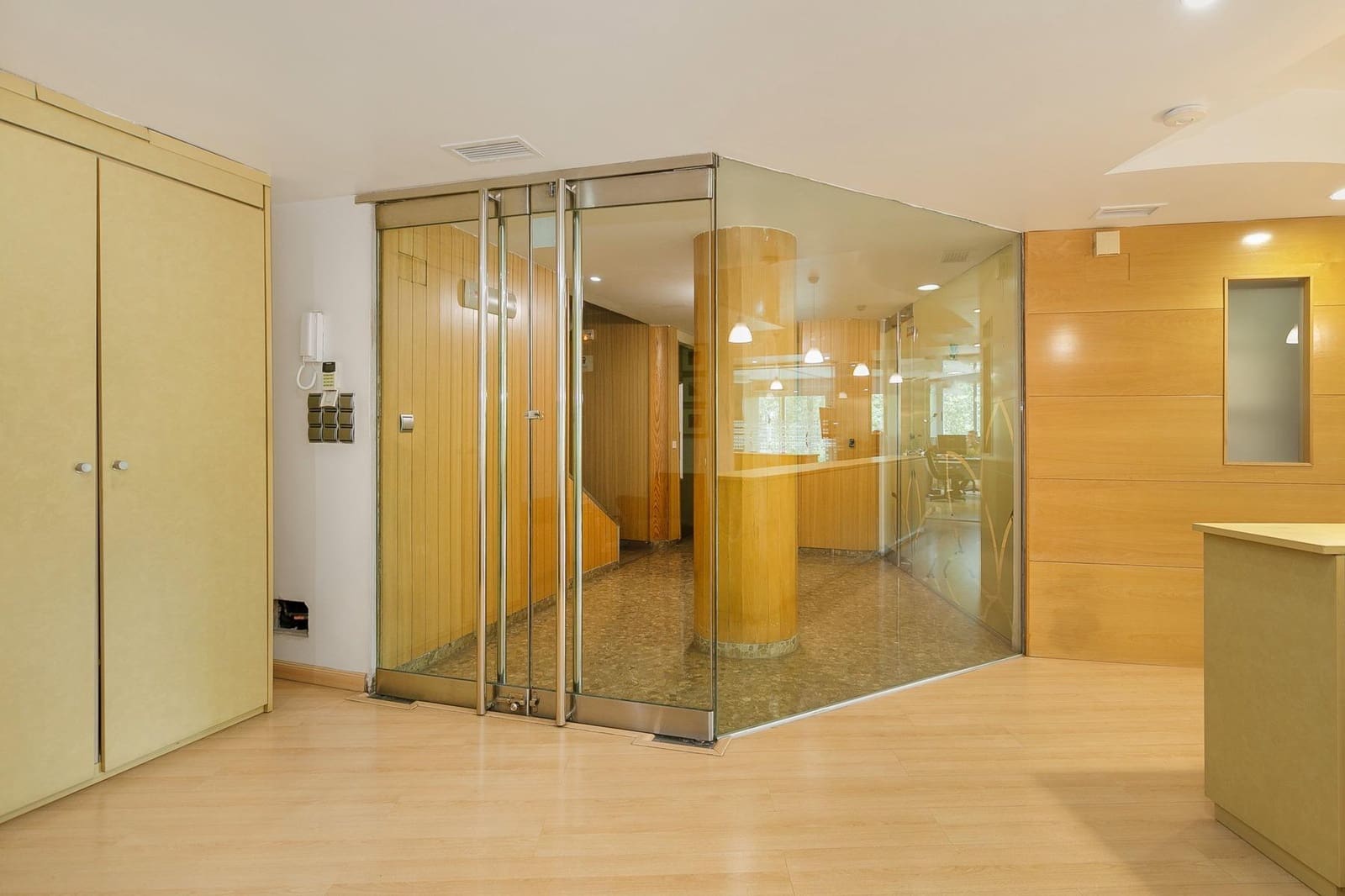 Kommersiell till salu i Granada stad - 550 000 € (Ref: 7649259)