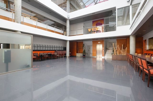 Comercial para venda em Campus de la Salud, Granada cidade com garagem - 1 800 000 € (Ref: 8018247)