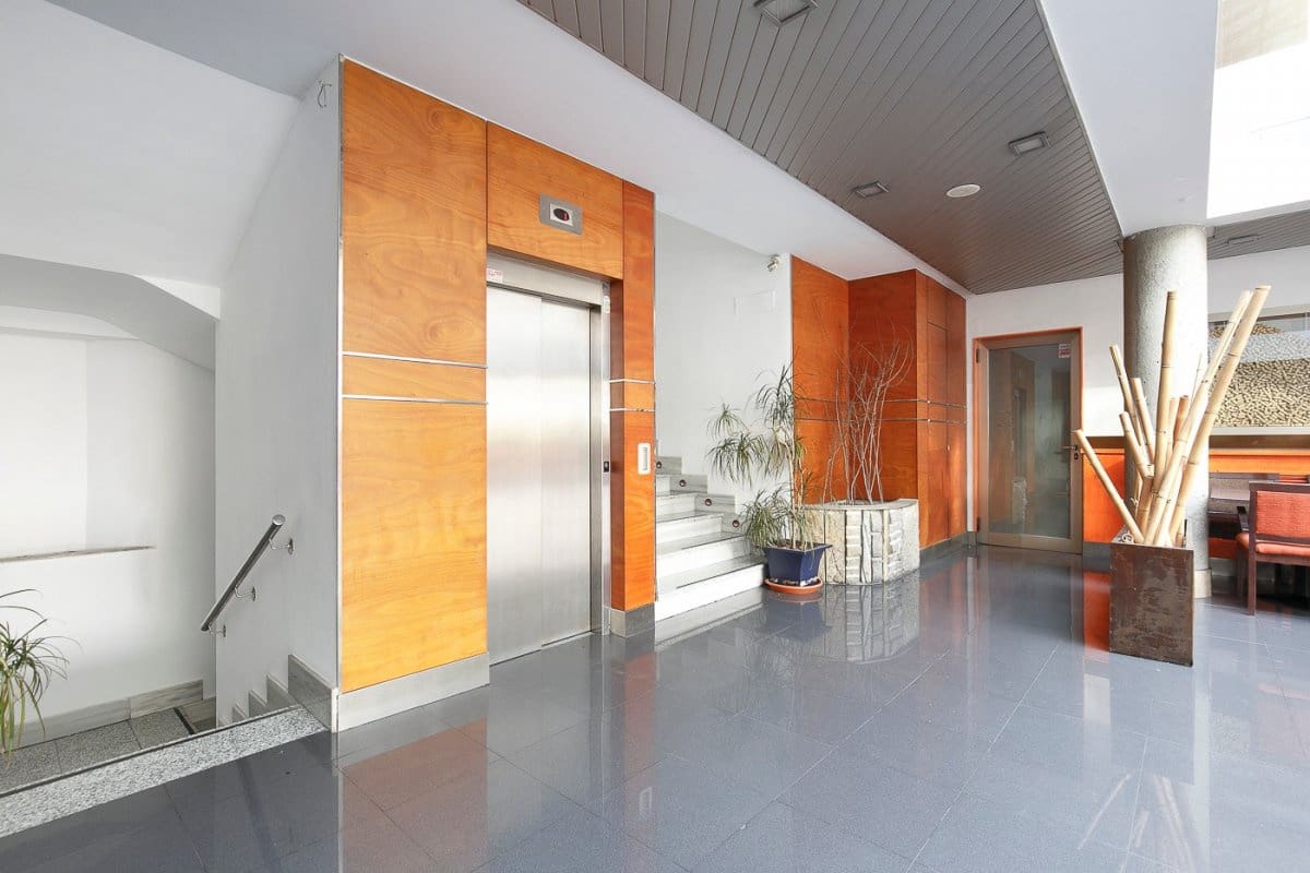 Comercial para venda em Granada cidade com garagem - 1 800 000 € (Ref: 8018247)