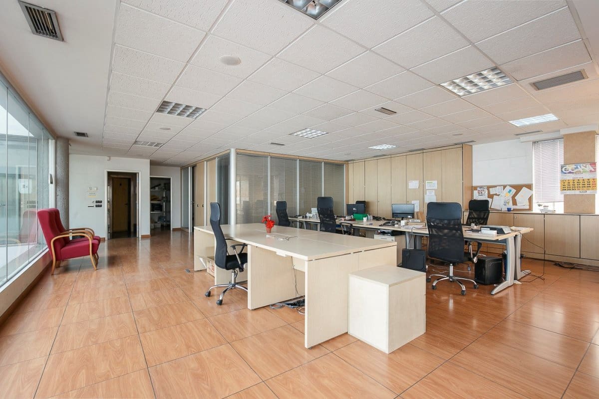 Comercial para venda em Granada cidade com garagem - 1 800 000 € (Ref: 8018247)