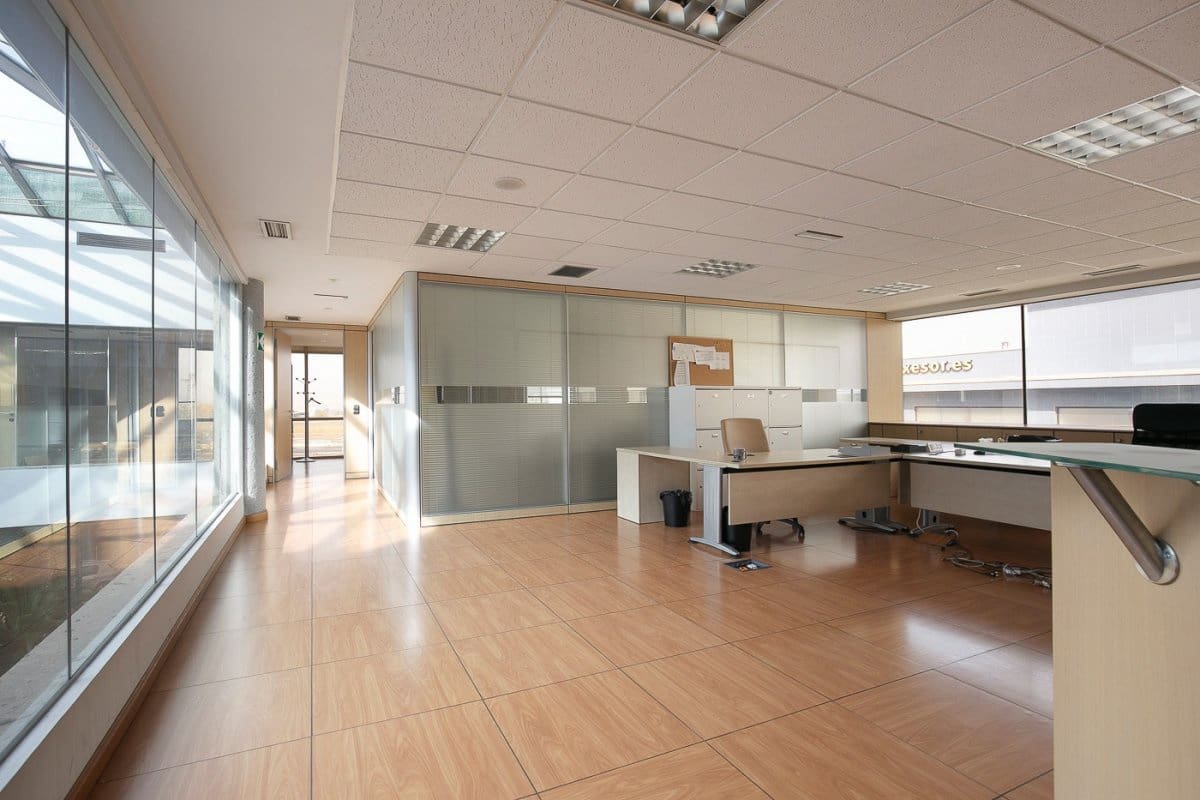 Comercial para venda em Granada cidade com garagem - 1 800 000 € (Ref: 8018247)