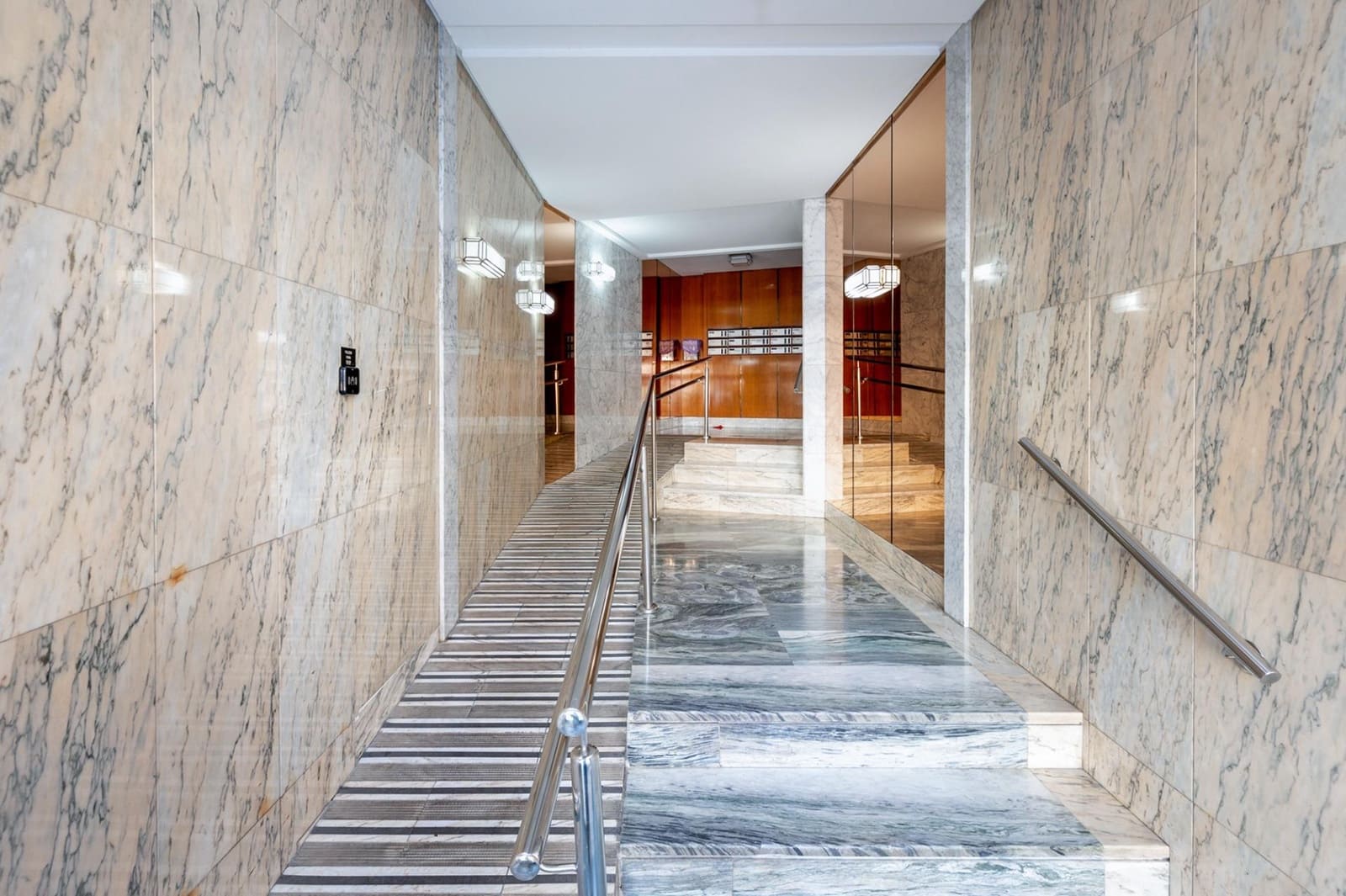 4 slaapkamer Flat te koop in Granada stad - € 575.000 (Ref: 8038700)