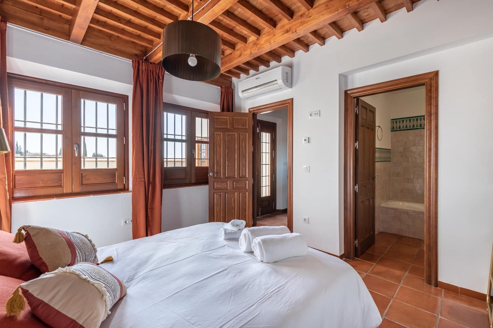 4 bedroom Villa for sale in Albaicin, Granada city with garage €