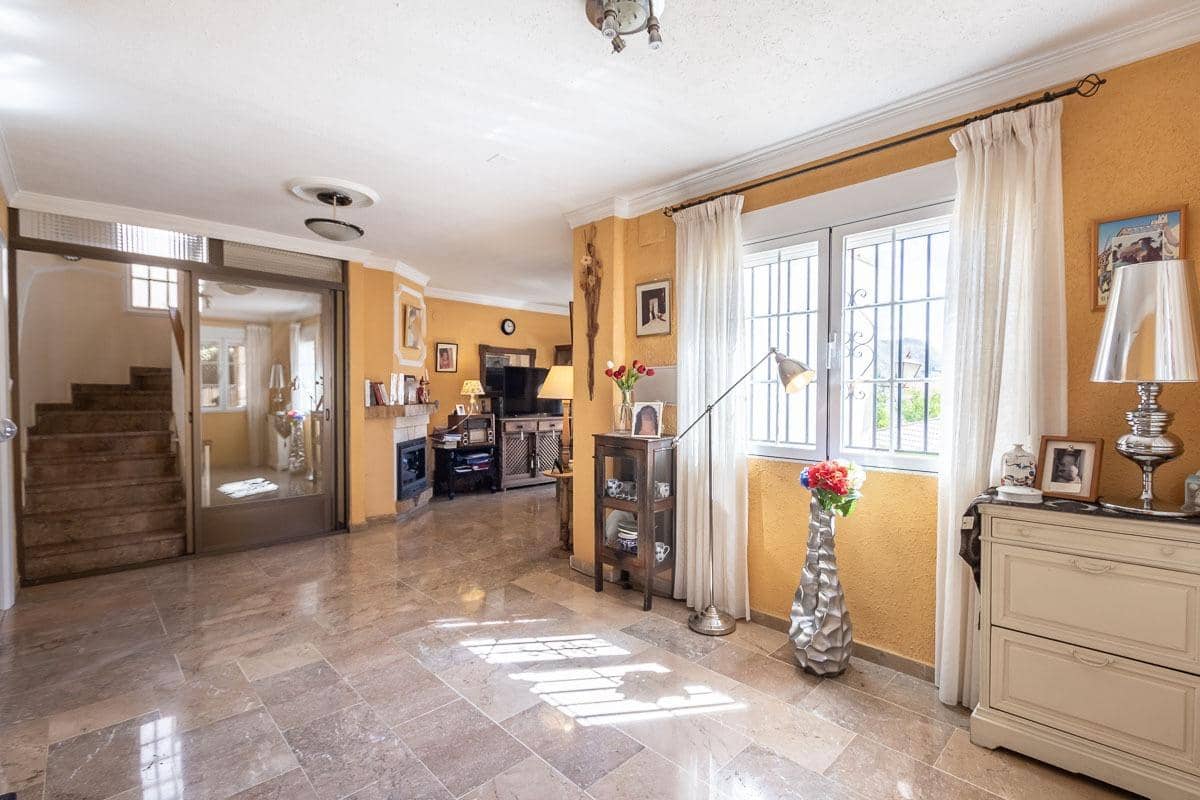 4 camera da letto Villa in vendita in Pinos Genil con piscina garage - 339.000 € (Rif: 8318076)