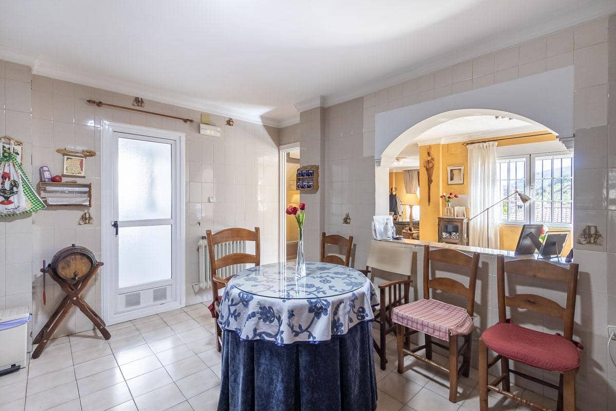 4 camera da letto Villa in vendita in Pinos Genil con piscina garage - 339.000 € (Rif: 8318076)