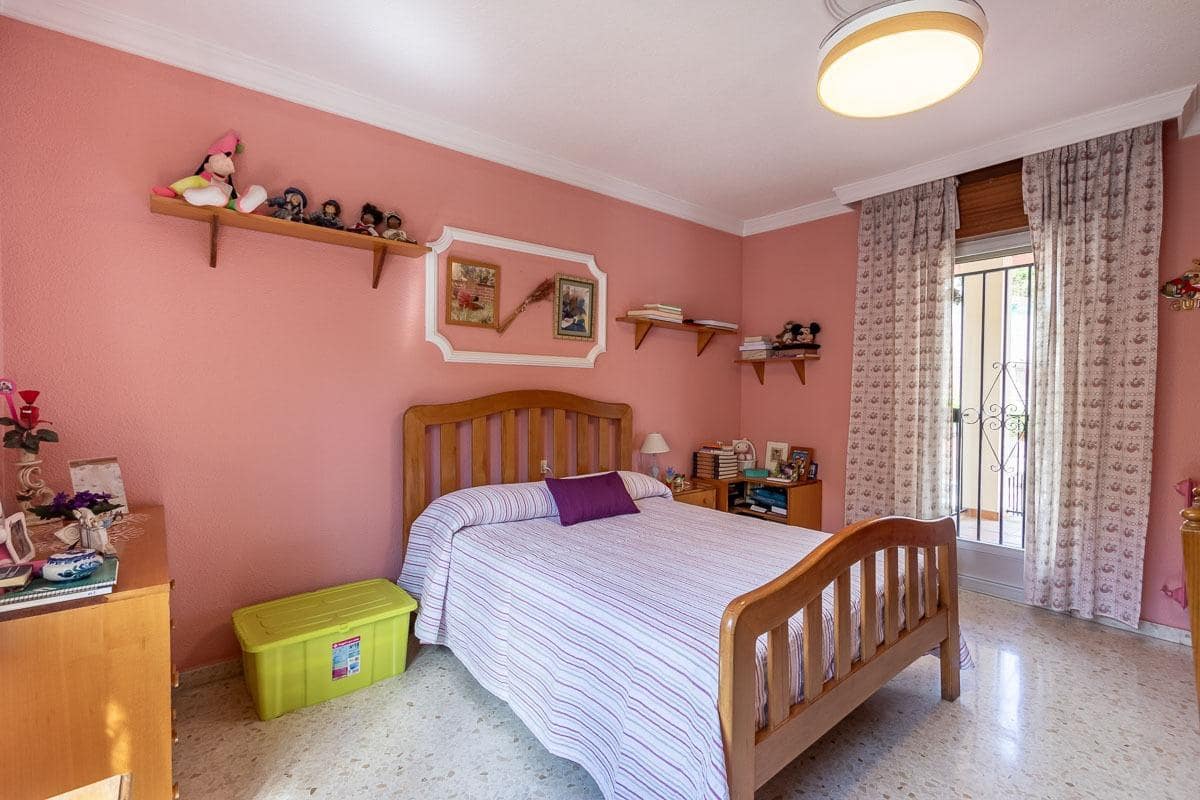 4 camera da letto Villa in vendita in Pinos Genil con piscina garage - 339.000 € (Rif: 8318076)