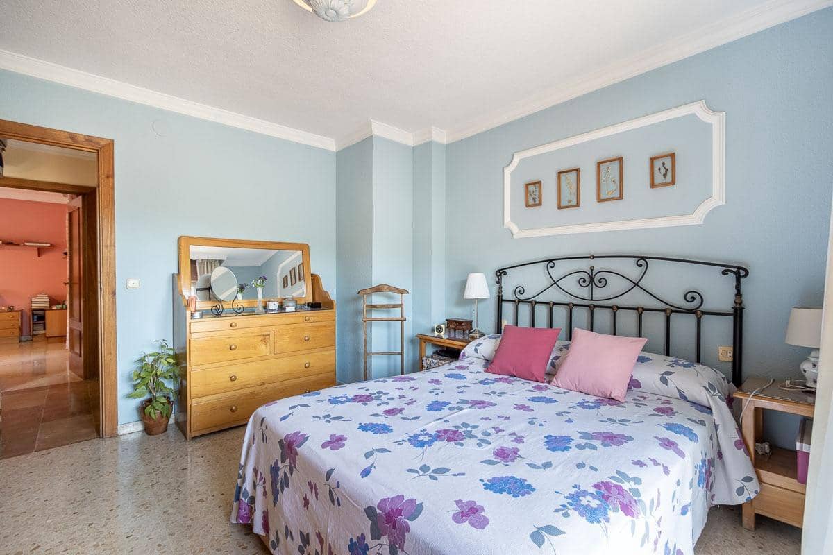 4 camera da letto Villa in vendita in Pinos Genil con piscina garage - 339.000 € (Rif: 8318076)