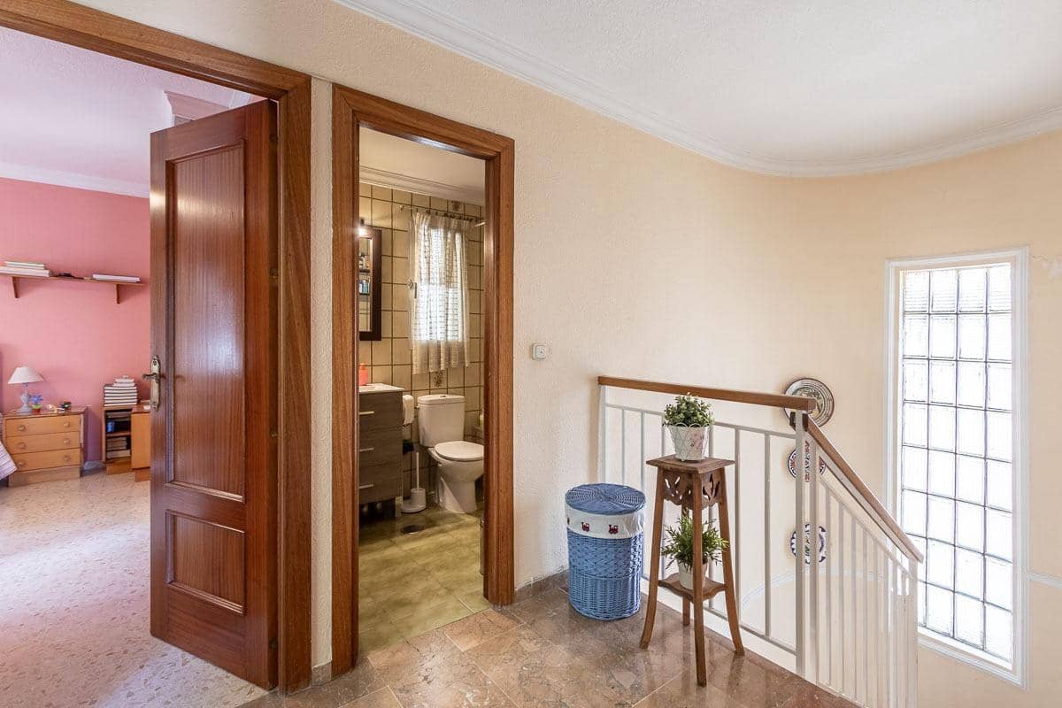 4 camera da letto Villa in vendita in Pinos Genil con piscina garage - 339.000 € (Rif: 8318076)