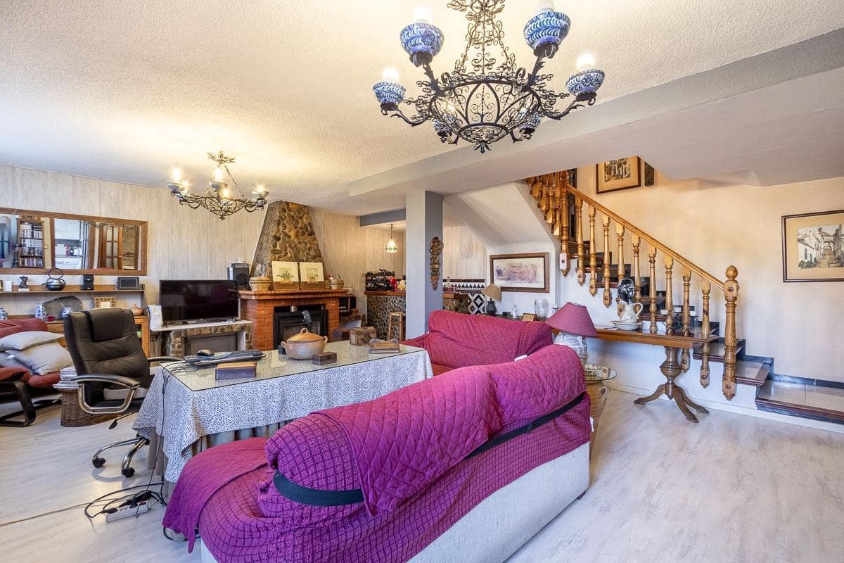 4 bedroom Villa for sale in Pinos Genil with pool garage - € 380,000 (Ref: 8318077)