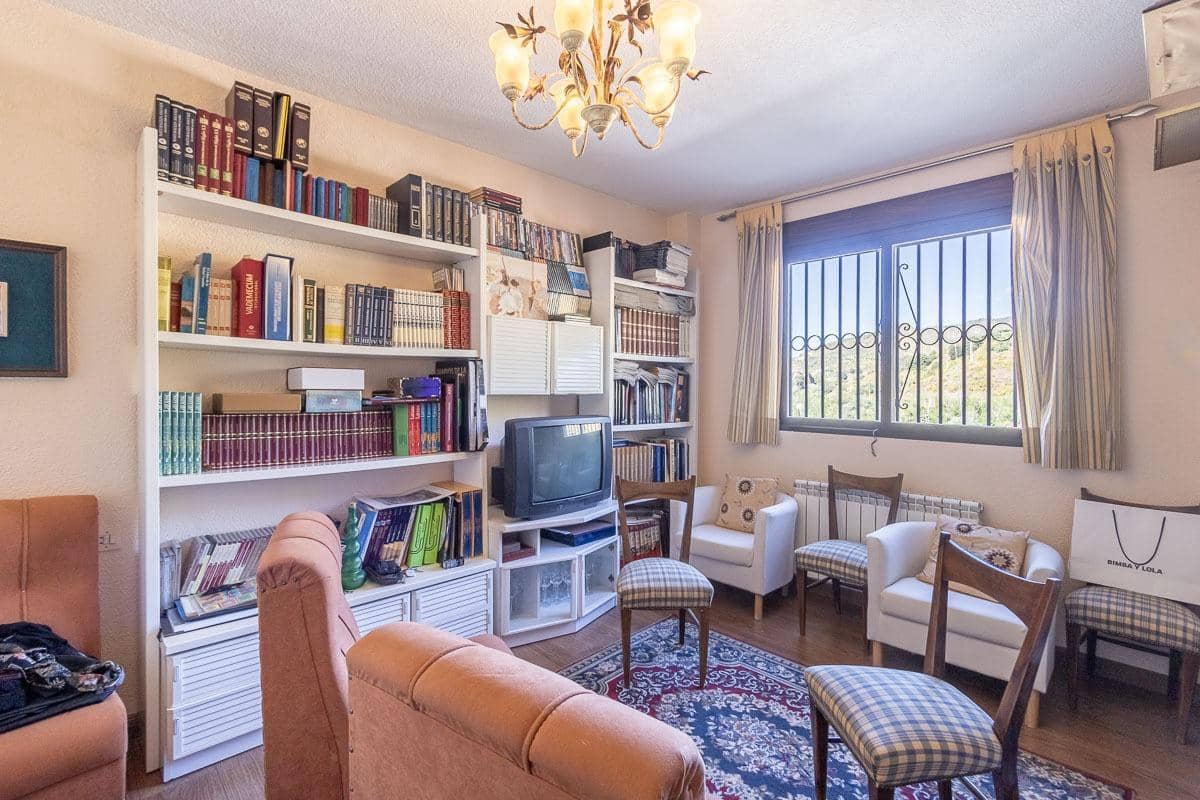 4 bedroom Villa for sale in Pinos Genil with pool garage - € 380,000 (Ref: 8318077)