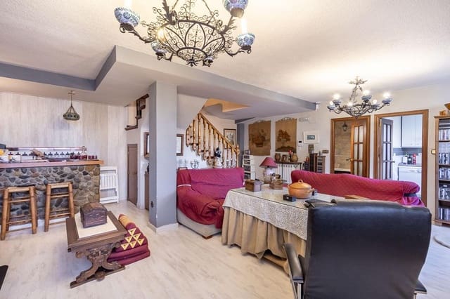4 soveværelse Villa til salg i Pinos Genil med swimmingpool garage - € 380.000 (Ref: 8318077)