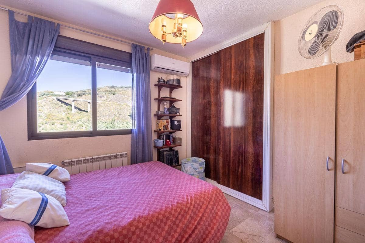 4 bedroom Villa for sale in Pinos Genil with pool garage - € 380,000 (Ref: 8318077)