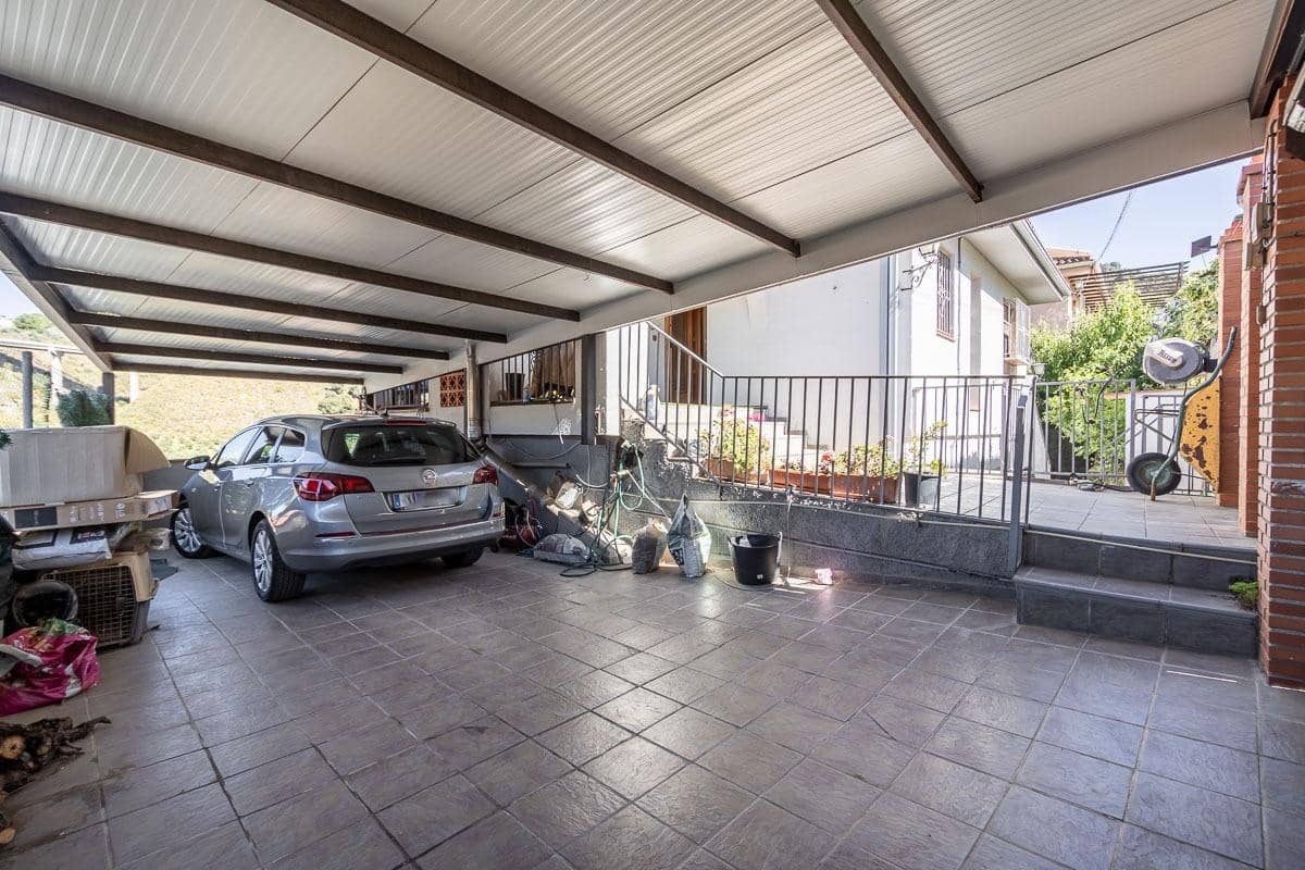 4 bedroom Villa for sale in Pinos Genil with pool garage - € 380,000 (Ref: 8318077)