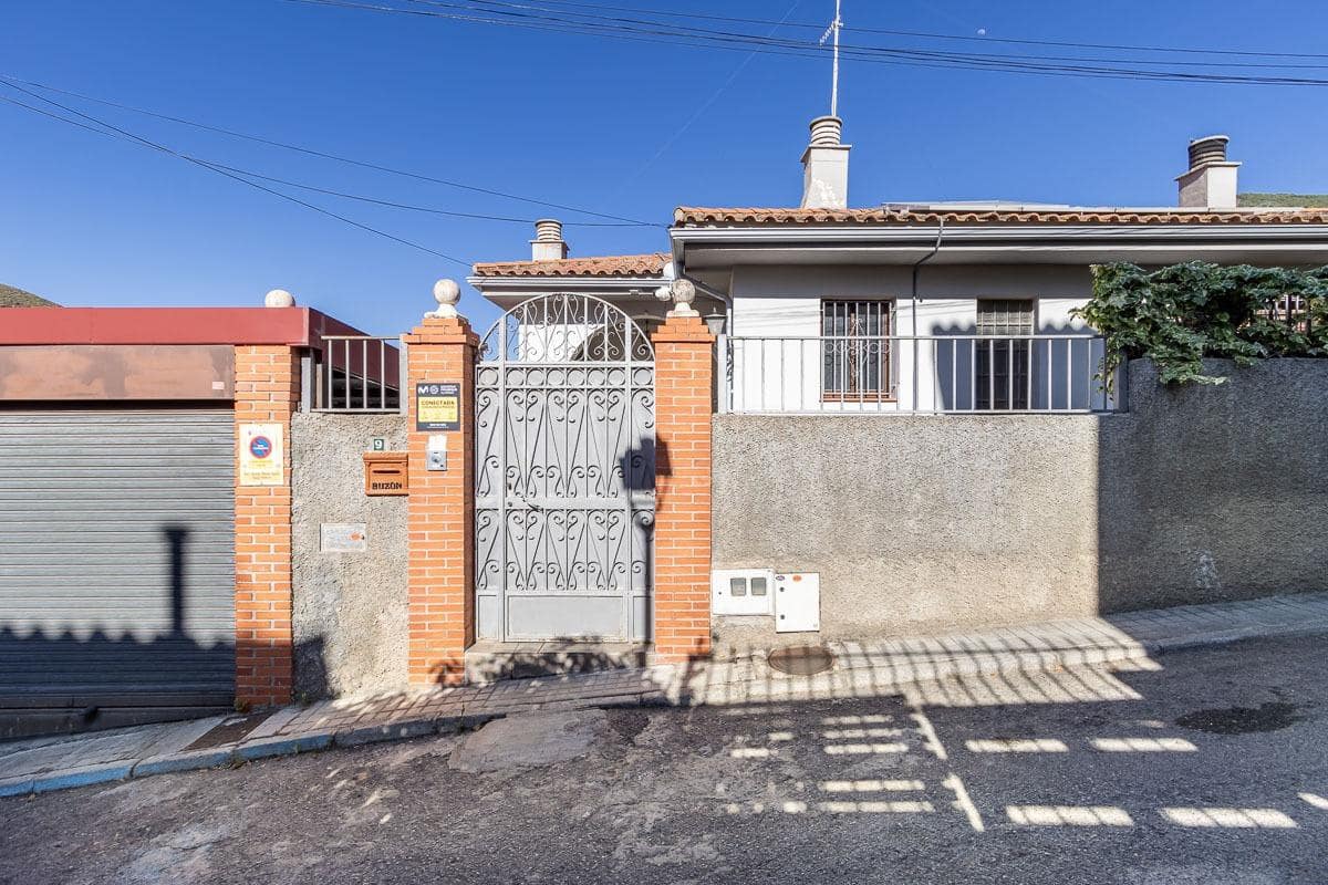 4 bedroom Villa for sale in Pinos Genil with pool garage - € 380,000 (Ref: 8318077)