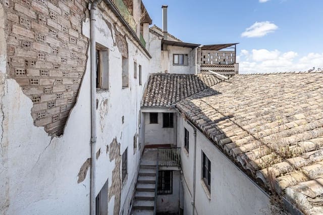 8 bedroom Villa for sale in Granada city - € 499,000 (Ref: 8403428)