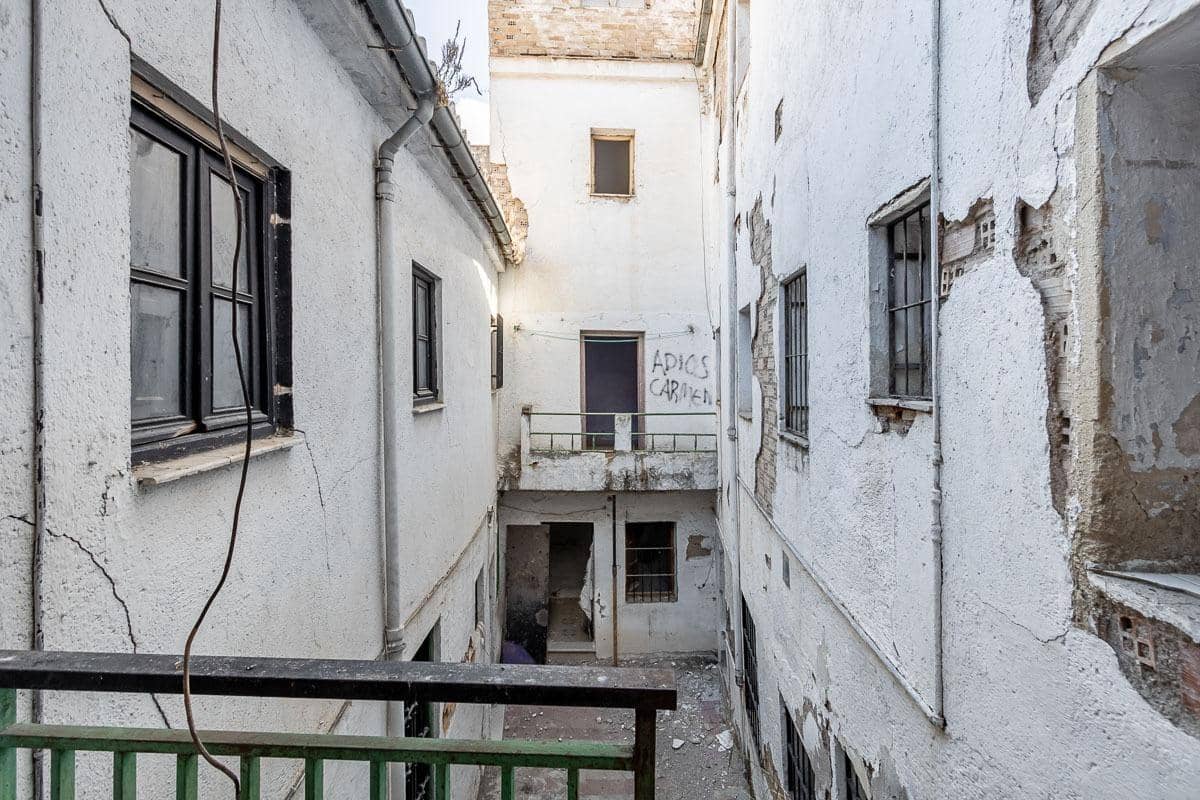 8 bedroom Villa for sale in Granada city - € 499,000 (Ref: 8403428)
