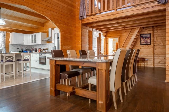 4 chambre Villa/Maison à vendre à Cúllar Vega avec piscine garage - 450 000 € (Ref: 8440670)