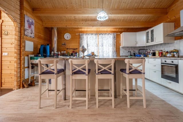 4 chambre Villa/Maison à vendre à Cúllar Vega avec piscine garage - 450 000 € (Ref: 8440670)