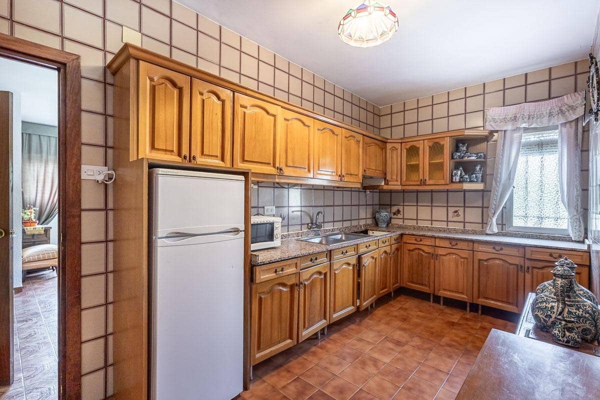 6 makuuhuone Huvila myytävänä paikassa Granada kaupunki mukana uima-altaan 
autotalli - 492 000 € (Ref: 8455897)