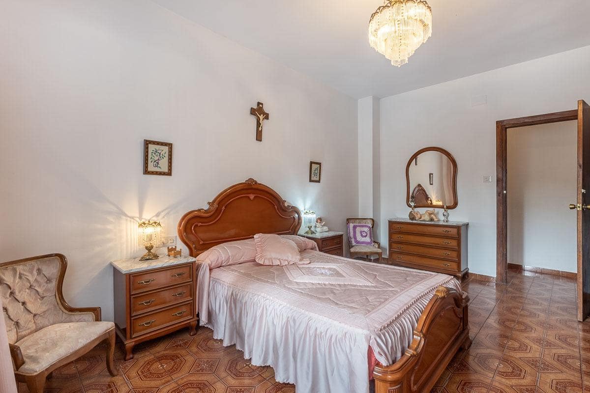 6 makuuhuone Huvila myytävänä paikassa Granada kaupunki mukana uima-altaan 
autotalli - 492 000 € (Ref: 8455897)