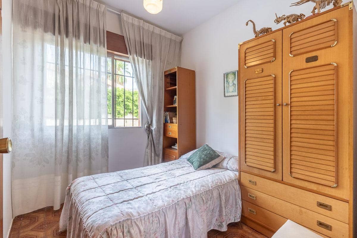 6 makuuhuone Huvila myytävänä paikassa Granada kaupunki mukana uima-altaan 
autotalli - 492 000 € (Ref: 8455897)