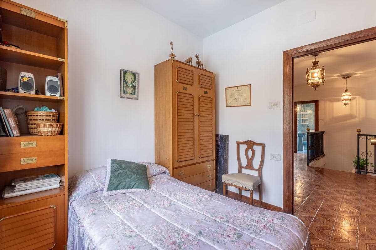 6 makuuhuone Huvila myytävänä paikassa Granada kaupunki mukana uima-altaan 
autotalli - 492 000 € (Ref: 8455897)