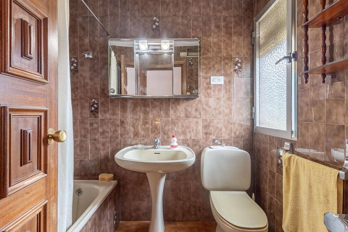 6 makuuhuone Huvila myytävänä paikassa Granada kaupunki mukana uima-altaan 
autotalli - 492 000 € (Ref: 8455897)