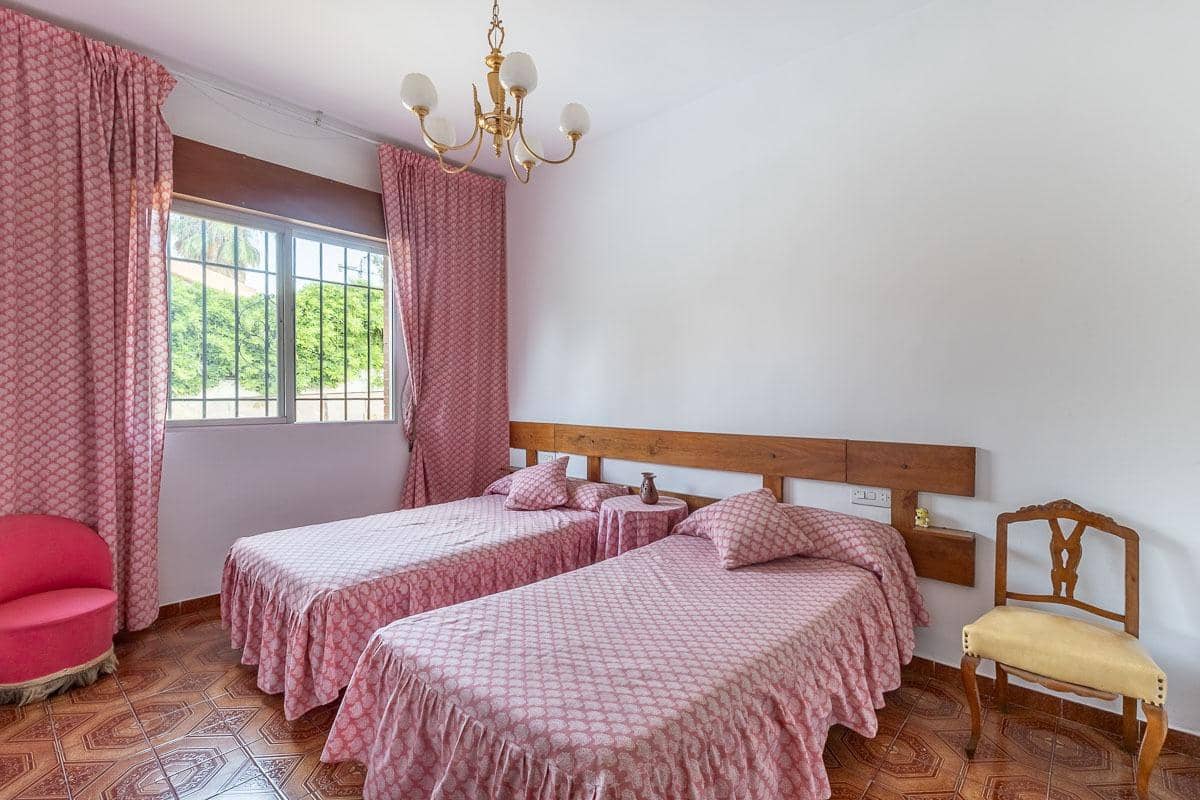 6 makuuhuone Huvila myytävänä paikassa Granada kaupunki mukana uima-altaan 
autotalli - 492 000 € (Ref: 8455897)