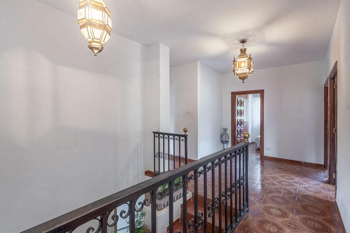 6 makuuhuone Huvila myytävänä paikassa Granada kaupunki mukana uima-altaan 
autotalli - 492 000 € (Ref: 8455897)