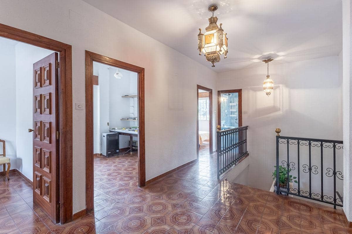 6 makuuhuone Huvila myytävänä paikassa Granada kaupunki mukana uima-altaan 
autotalli - 492 000 € (Ref: 8455897)